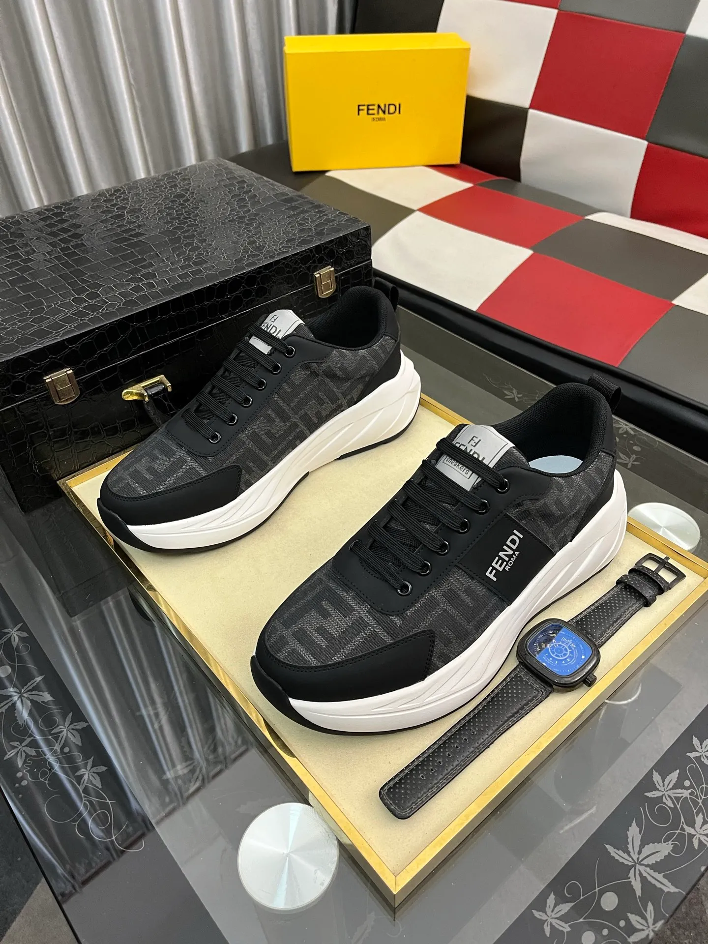 Ex-factory price: 438⌚️⌚️[Fendi] Fendi’s latest casual shoes for men! Available at counters simultaneously! A one-to-one replica of the original. Made entirely of imported top-grain calfskin, the interior is made of top-grain water-dyed cowhide, and the original factory-supplied rubber outsole. Leading new fashion concepts. Matching code: 38-442️⃣Colors available